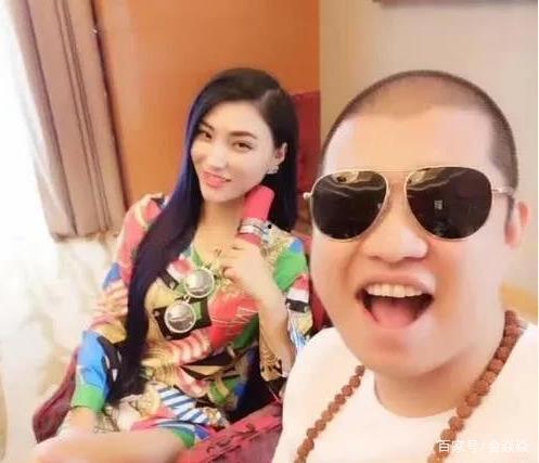 网红夫妻主播吃瓜,揭秘娱乐圈背后的“吃瓜”生活